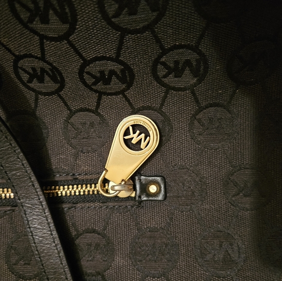 Michael Kors Bennet Large Tote - Picture 8 of 11